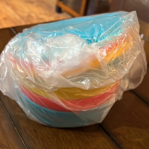 Tupperware set. - Picture 4 of 5